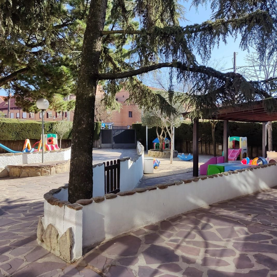 imagen de un patio exterior escuela infantil